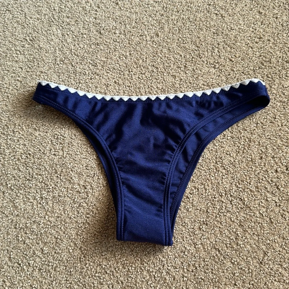 029 NWOT Halter Tie Criss Cross Bikini Set - Size Small‎